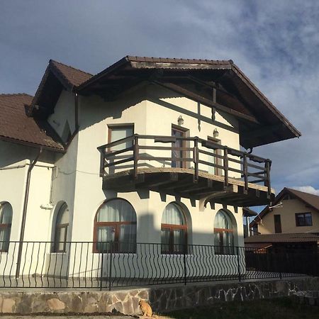 Apartament Ella Rîşnov Εξωτερικό φωτογραφία