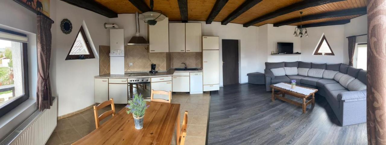 Apartament Ella Rîşnov Εξωτερικό φωτογραφία